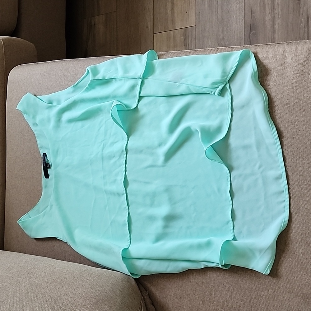 Mint to bee top